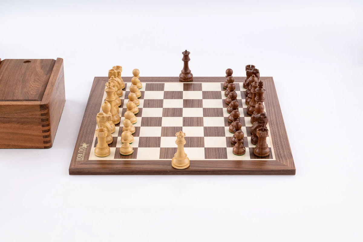 Amerikanisches Schachspiel <br>aus Ahorn und Nussbaum
