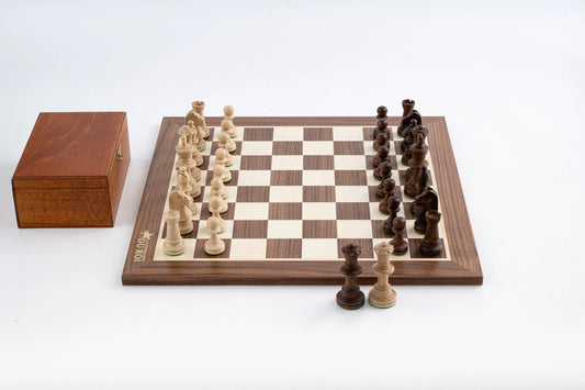 Schachspiel Royal aus <br>Ahorn- und Nussbaumholz