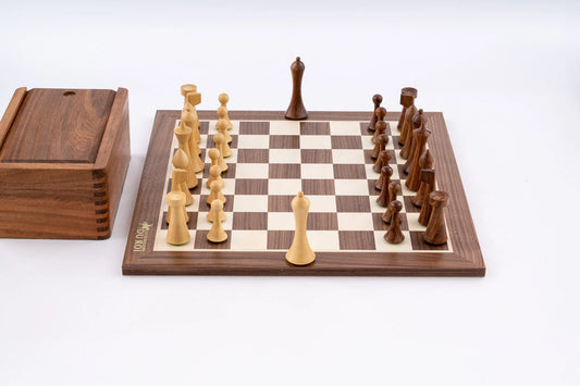 Schachspiel Odyssée <br>aus Nussholz