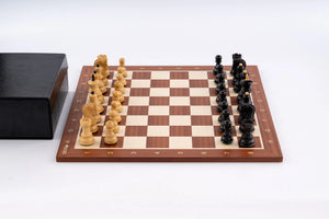 Schachspiel Standarte aus <br>Mahagoni- und Buchsbaumholz