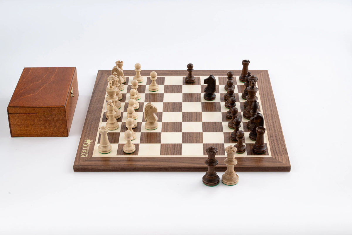 Schachspiel Royal aus <br>Ahorn- und Nussbaumholz