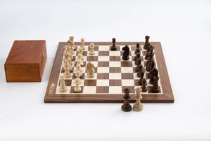 Schachspiel Royal aus <br>Ahorn- und Nussbaumholz