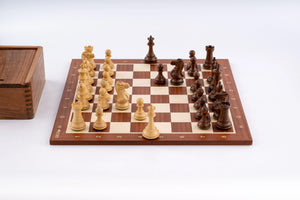 Schachspiel Lorbeer aus <br>Buchsbaum- und Mahagoniholz