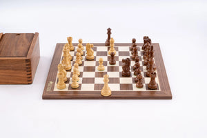 Amerikanisches Schachspiel <br>aus Ahorn und Nussbaum
