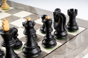 Schachspiel Nacre aus Eschenmaserholz und Buchsbaumholz