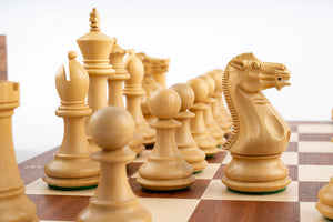 Schachspiel Lorbeer aus <br>Buchsbaum- und Mahagoniholz
