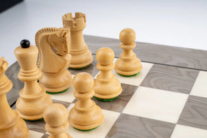 Schachspiel Nacre aus Eschenmaserholz und Buchsbaumholz