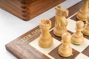 Amerikanisches Schachspiel <br>aus Ahorn und Nussbaum