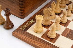 Monumentales Schachspiel <br>aus Palisanderholz