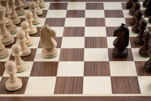 Schachspiel Royal aus <br>Ahorn- und Nussbaumholz