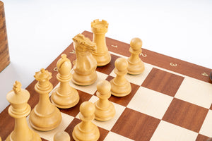 Schachspiel Lorbeer aus <br>Buchsbaum- und Mahagoniholz