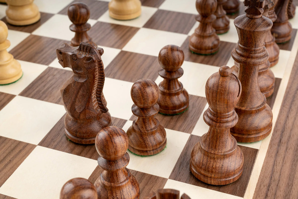 Amerikanisches Schachspiel <br>aus Ahorn und Nussbaum