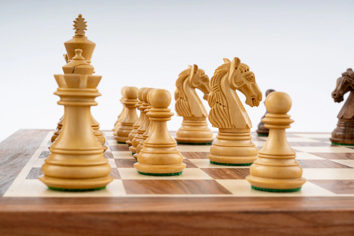 Raffiniertes Schachspiel <br>aus Palisanderholz