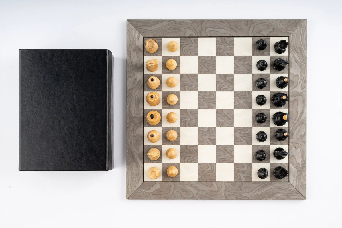 Schachspiel Nacre aus Eschenmaserholz und Buchsbaumholz
