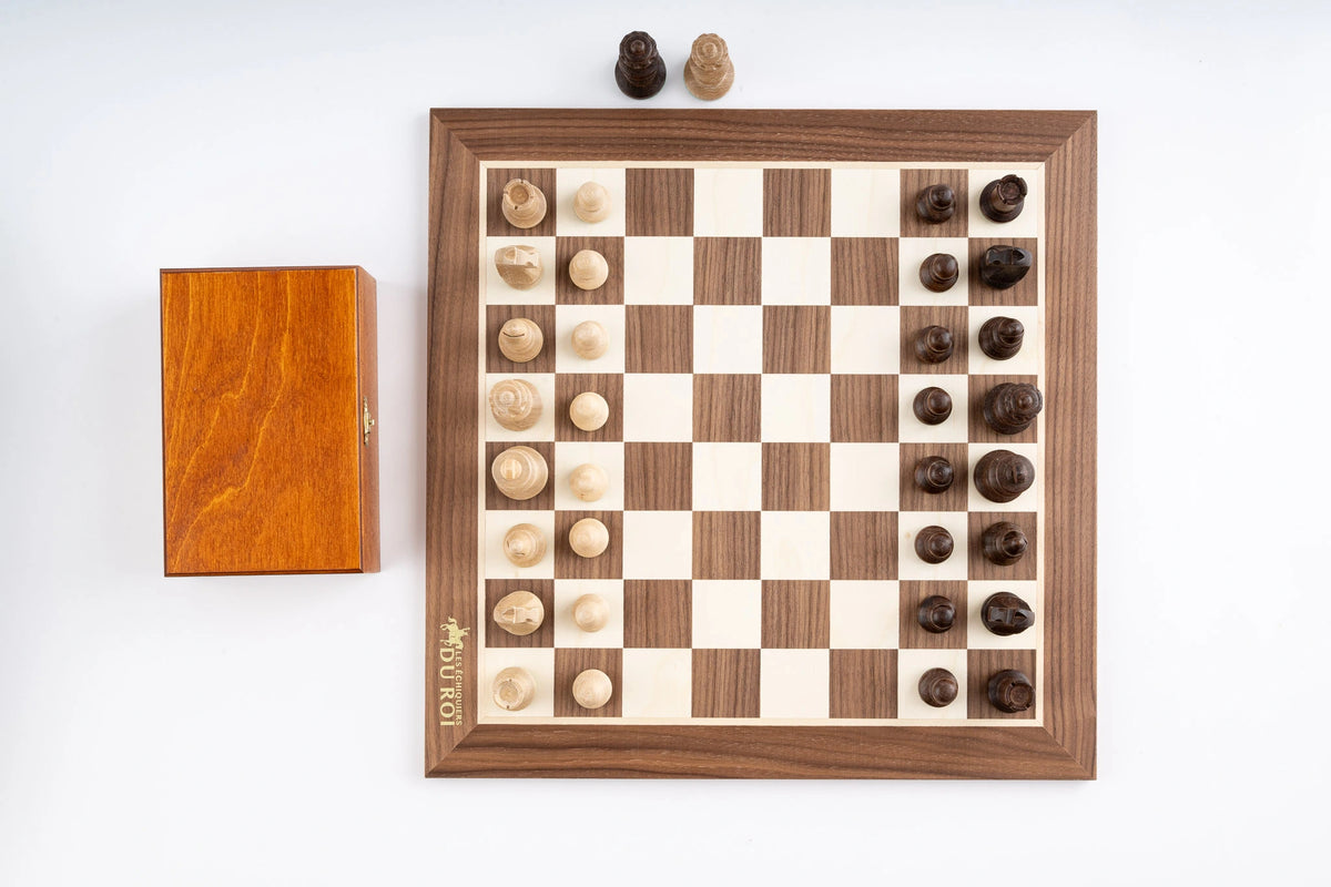 Schachspiel Royal aus <br>Ahorn- und Nussbaumholz