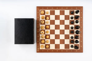 Schachspiel Standarte aus <br>Mahagoni- und Buchsbaumholz