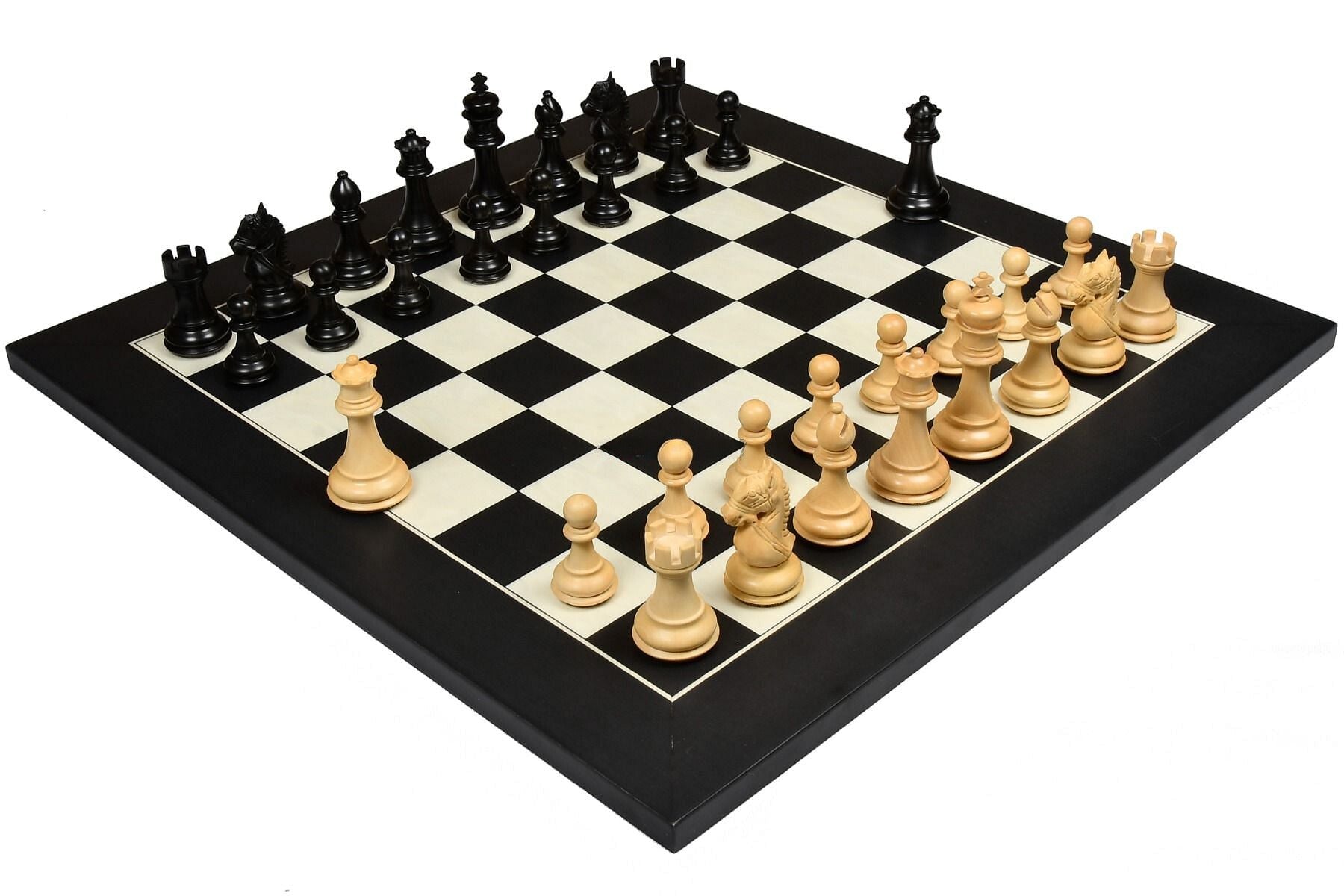 Schachspiel aus <br>Anigre-Holz und Ahorn