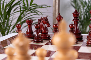 Schachspiel Rubin <br>aus Eschenmaserholz