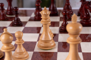 Schachspiel Rubin <br>aus Eschenmaserholz