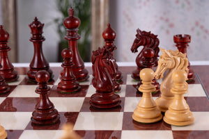 Schachspiel Rubin <br>aus Eschenmaserholz