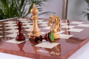 Schachspiel Rubin <br>aus Eschenmaserholz