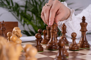 Schachspiel Dynastie <br>aus Nussholz