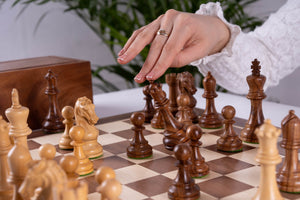 Schachspiel Dynastie <br>aus Nussholz