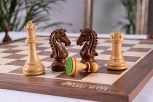 Schachspiel Dynastie <br>aus Nussholz