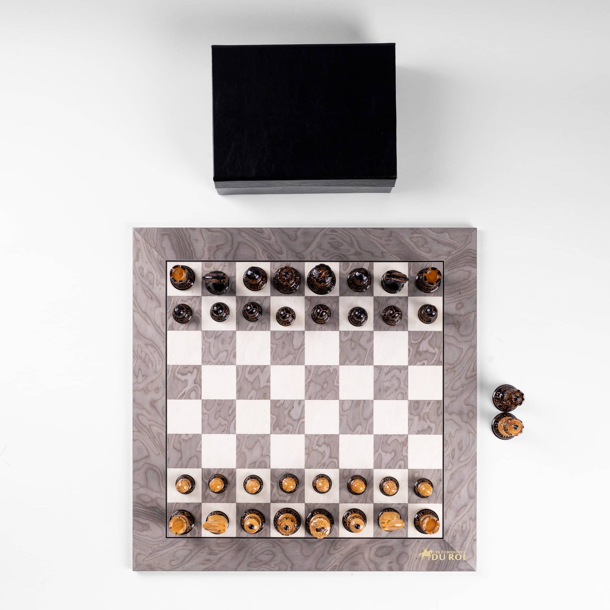 Prestige-Schachspiel <br>aus Eschenholz (Hochglanz)