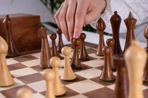 Schachspiel Odyssée <br>aus Nussholz