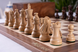 Elite-Schachspiel <br>aus Nussbaumholz