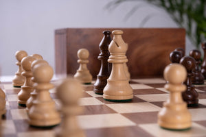 Elite-Schachspiel <br>aus Nussbaumholz