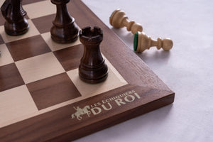 Elite-Schachspiel <br>aus Nussbaumholz