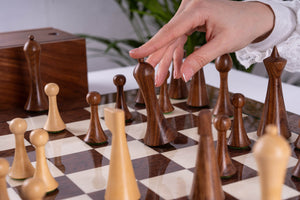 Schachspiel Siena-Erde <br>aus Eschenmaserholz