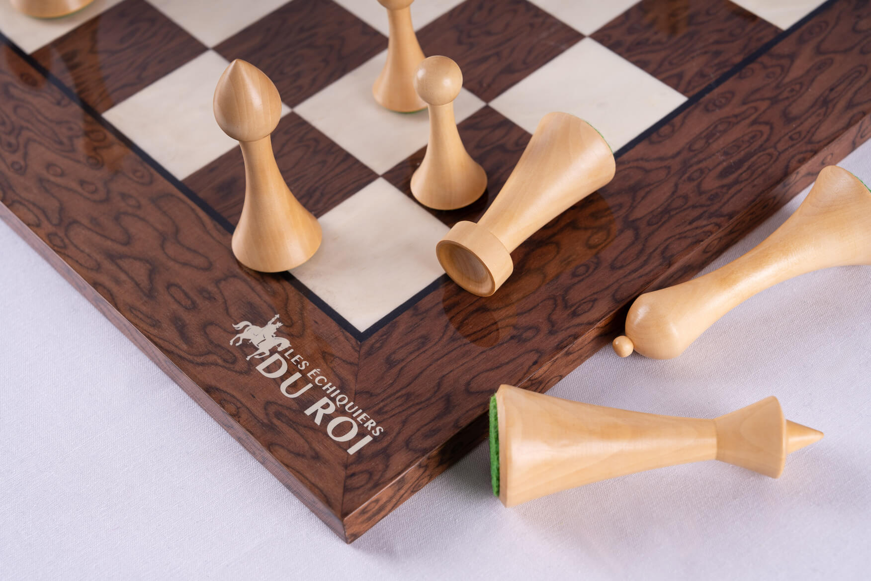 Schachspiel Siena-Erde <br>aus Eschenmaserholz