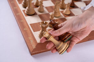 Schachspiel Serenität aus <br>Mahagoni und Seshamholz
