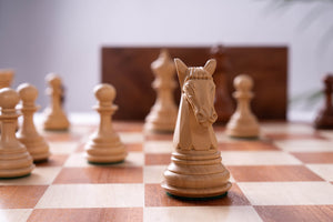 Schachspiel Serenität aus <br>Mahagoni und Seshamholz