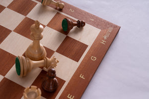 Schachspiel Serenität aus <br>Mahagoni und Seshamholz