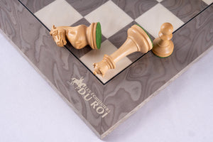Höfische Anmut Schachset <br>Gefertigt aus Eschenmaserholz und Ebenholz