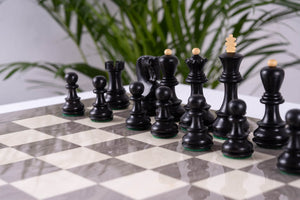 Erhabenheit Schachset Gefertigt <br>aus Eschenmaserholz und Ebenholz