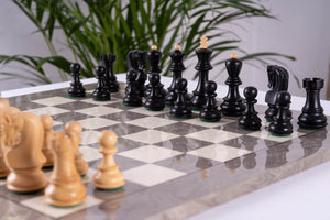 Erhabenheit Schachset Gefertigt <br>aus Eschenmaserholz und Ebenholz