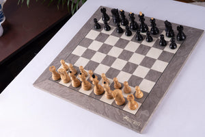 Erhabenheit Schachset Gefertigt <br>aus Eschenmaserholz und Ebenholz