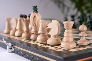 Grünes Schachbrett aus <br>Hainbuchenholz