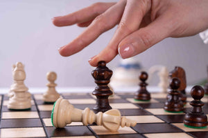 Schachspiel <br>aus Holz Handarbeit