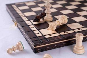 Schachspiel <br>aus Holz Handarbeit