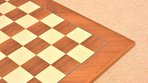 Modernes Schachbrett <br> aus edlem Teakholz