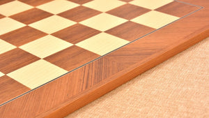Modernes Schachbrett <br> aus edlem Teakholz