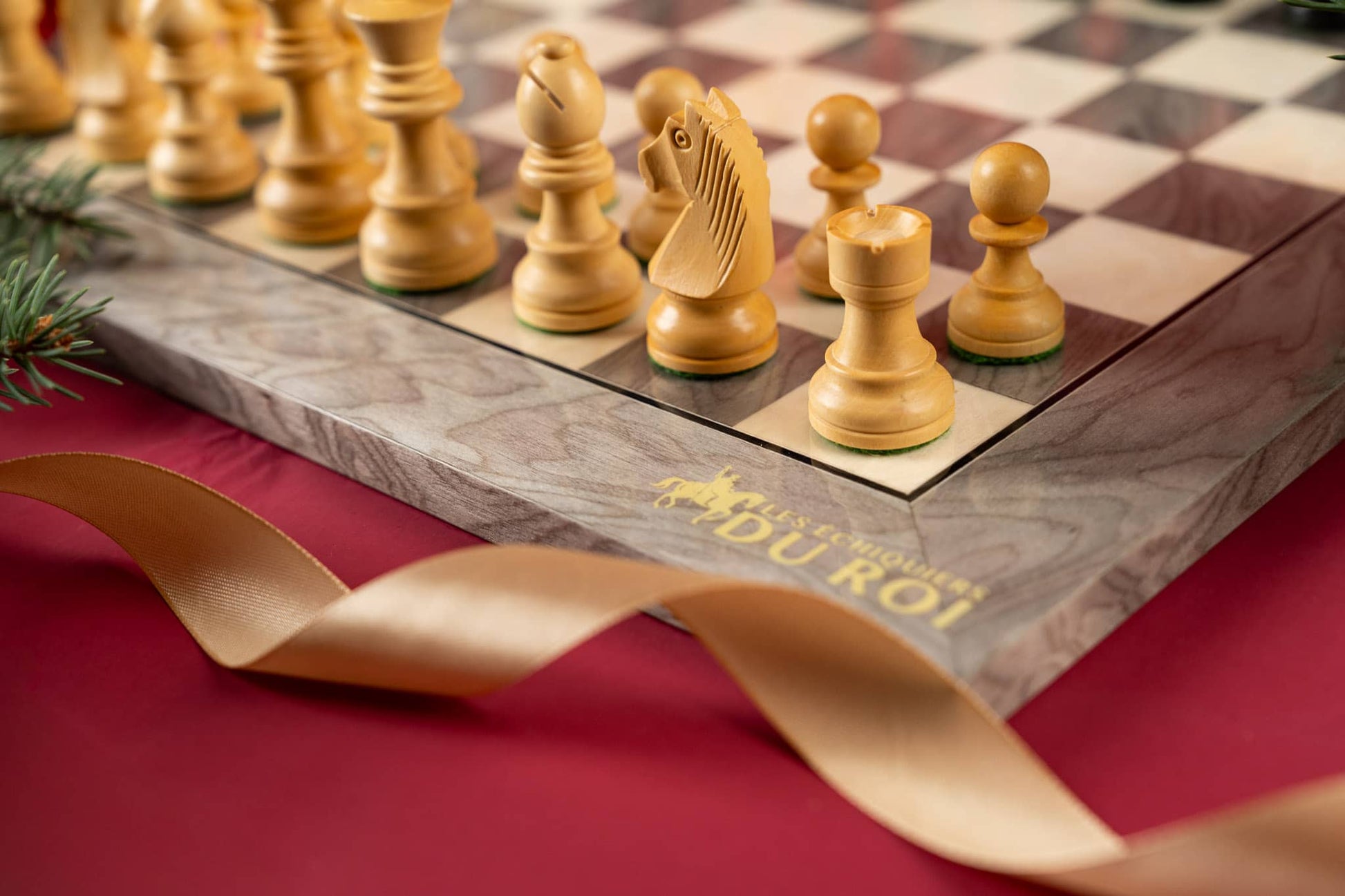 Schachspiel Perle aus <br>Eschenholz und Buchsbaumholz