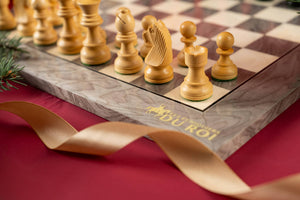 Schachspiel Perle aus <br>Eschenmaserholz und Buchsbaumholz