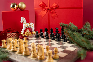 Schachspiel Perle aus <br>Eschenmaserholz und Buchsbaumholz